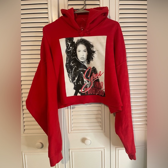 Gildan Tops - Gildan Selina Amor Prohibido red graphic cropped hoodie 2XL. Great condition